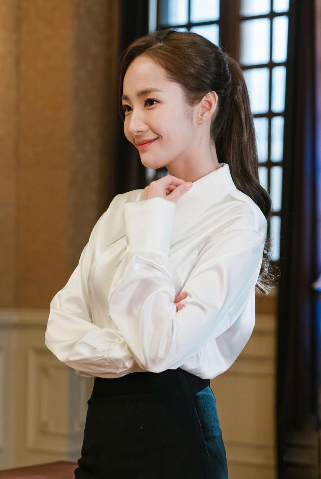 chang-kho-de-mac-ao-blouse-dep-nhu-thu-ky-kim-chi-em-cong-so-ai-cung-bon-chen-duoc-unnamed-19-...jpg